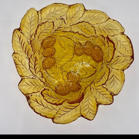 Vintage Indiana Glass Company Amber Bowl Loganberry Pattern Leaf Berry 1970’s - Picture 2 of 3
